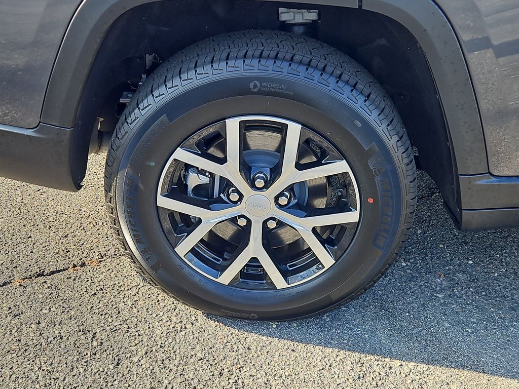 2025 Jeep Grand Cherokee L photo 4