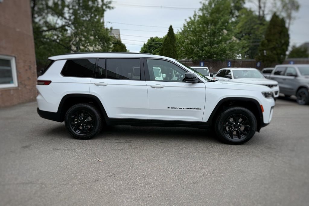New 2026 Jeep Grand Cherokee L Laredo Sport Utility