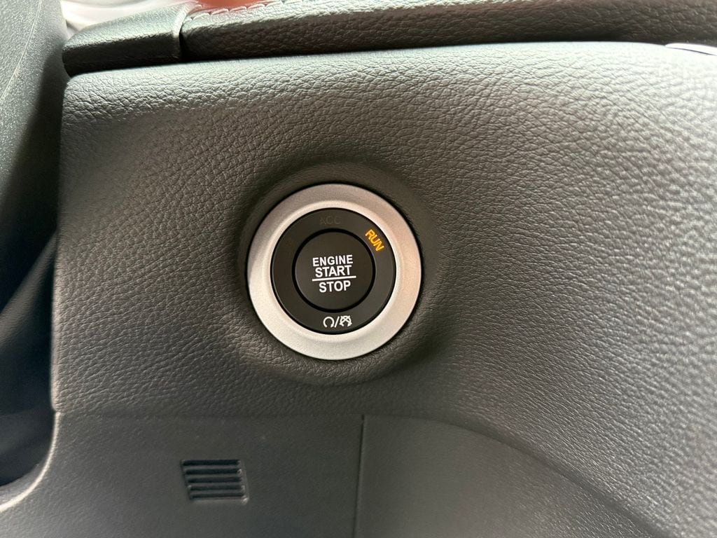 2026 Chrysler Pacifica Select - Photo 15