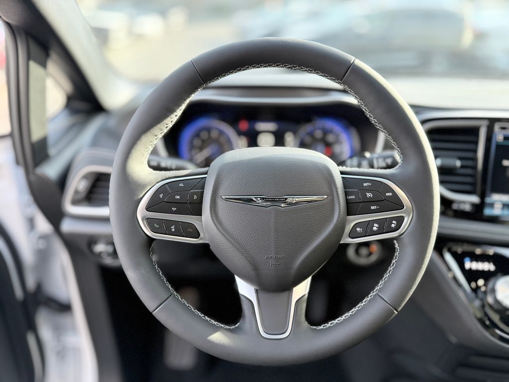 2026 Chrysler Pacifica Select - Photo 6