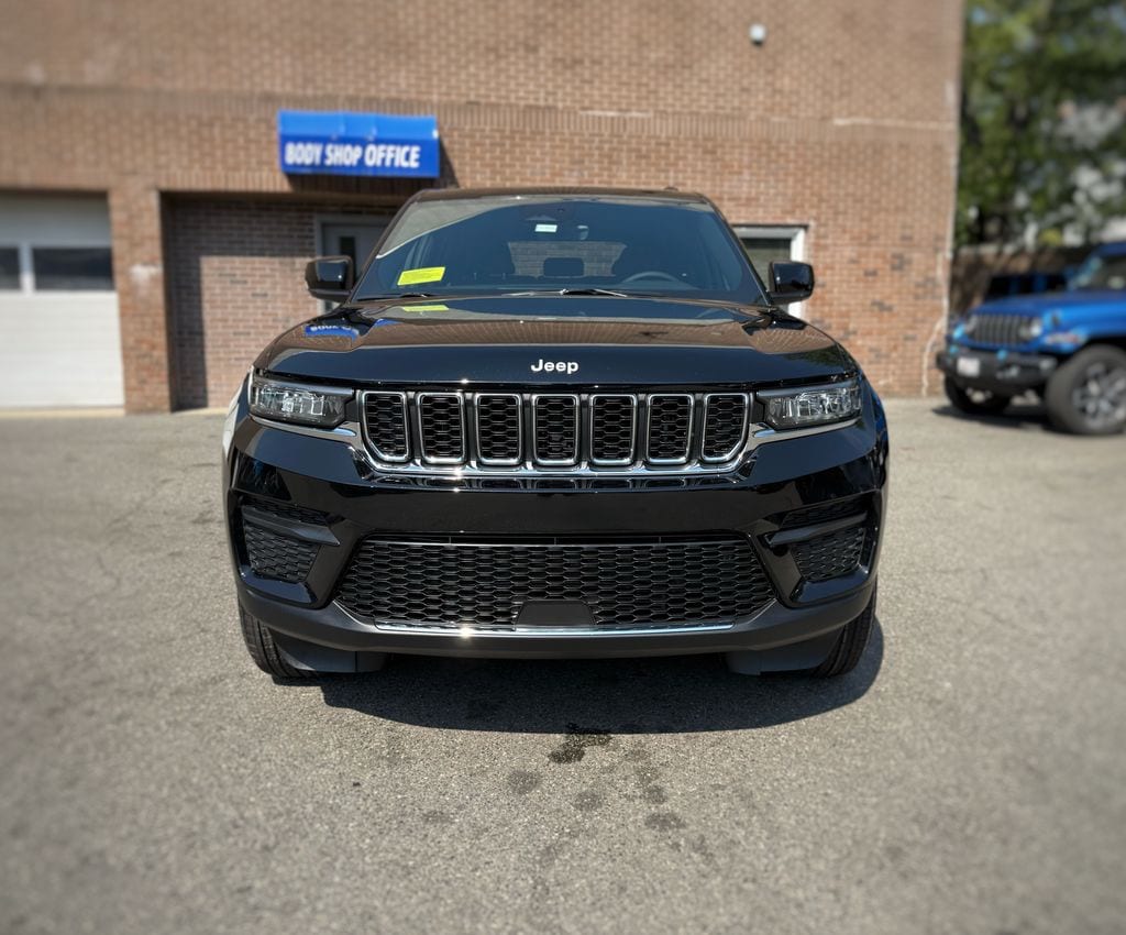 New 2026 Jeep Grand Cherokee Laredo Sport Utility