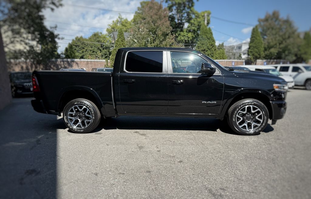 2025 Ram 1500 Laramie photo 4
