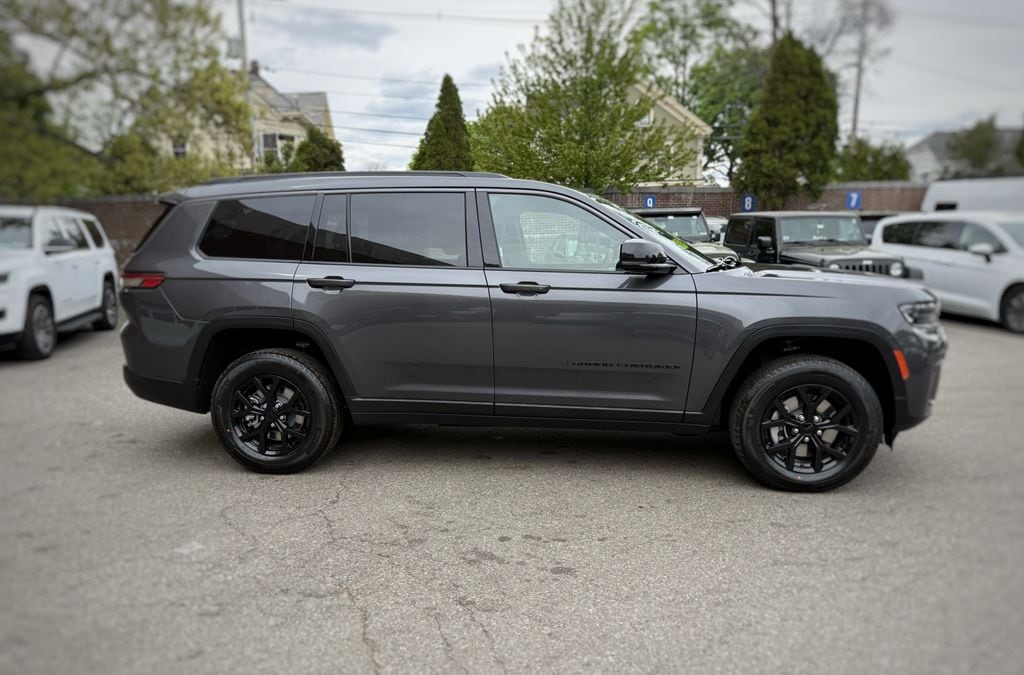 New 2026 Jeep Grand Cherokee L Laredo Sport Utility