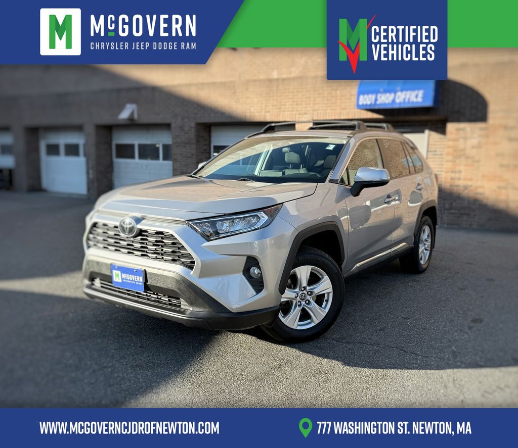 2021 Toyota RAV4 XLE's photo