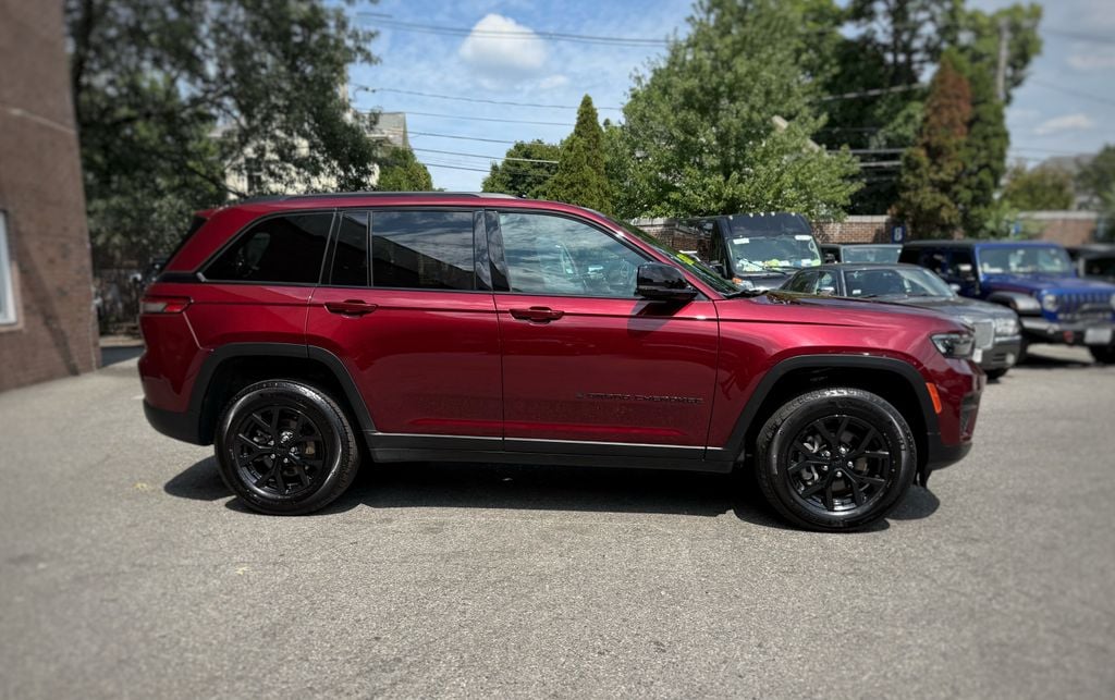 Used 2025 Jeep Grand Cherokee Altitude X SUV