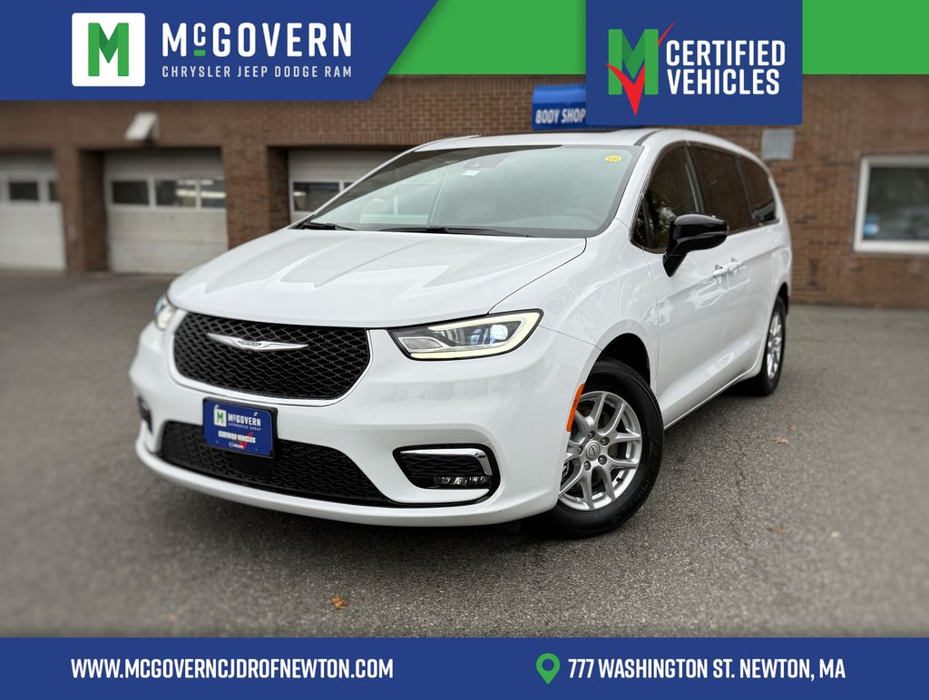 2026 Chrysler Pacifica Select's photo