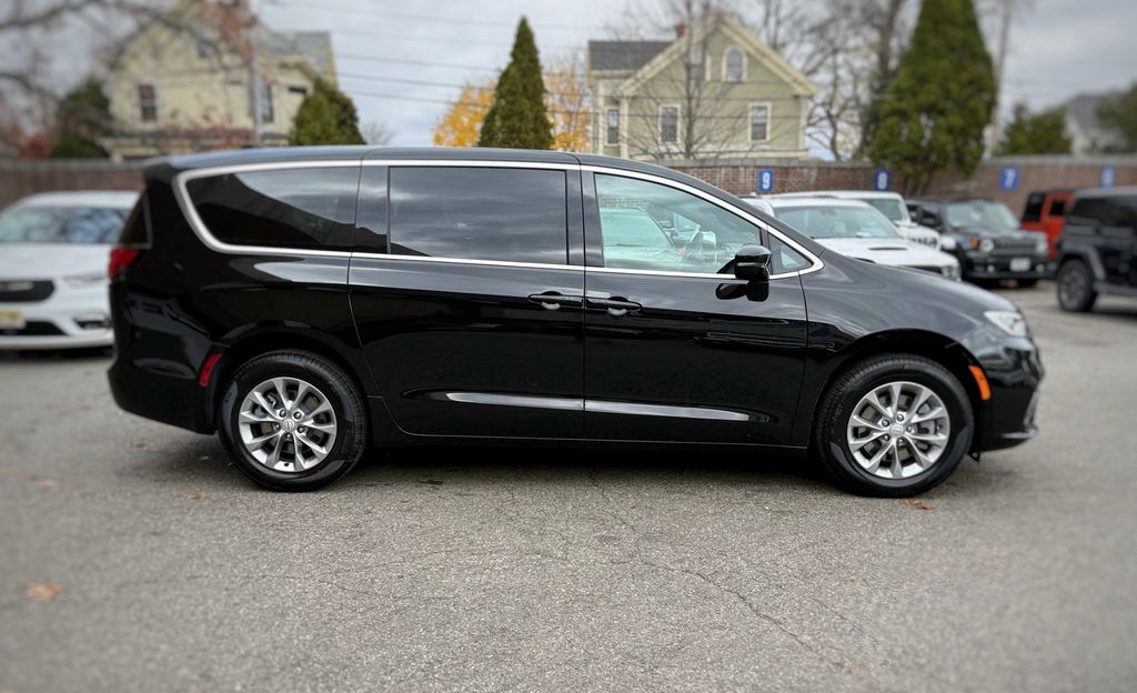 2026 Chrysler Pacifica Select - Photo 4