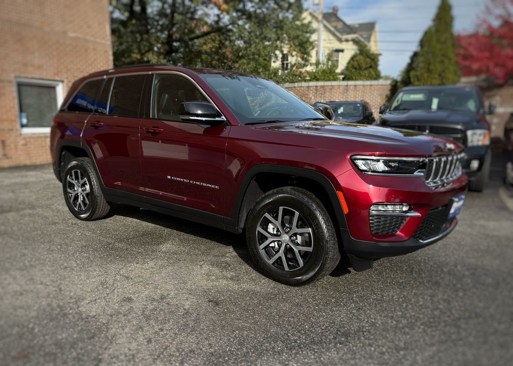 2025 Jeep Grand Cherokee Limited photo 3