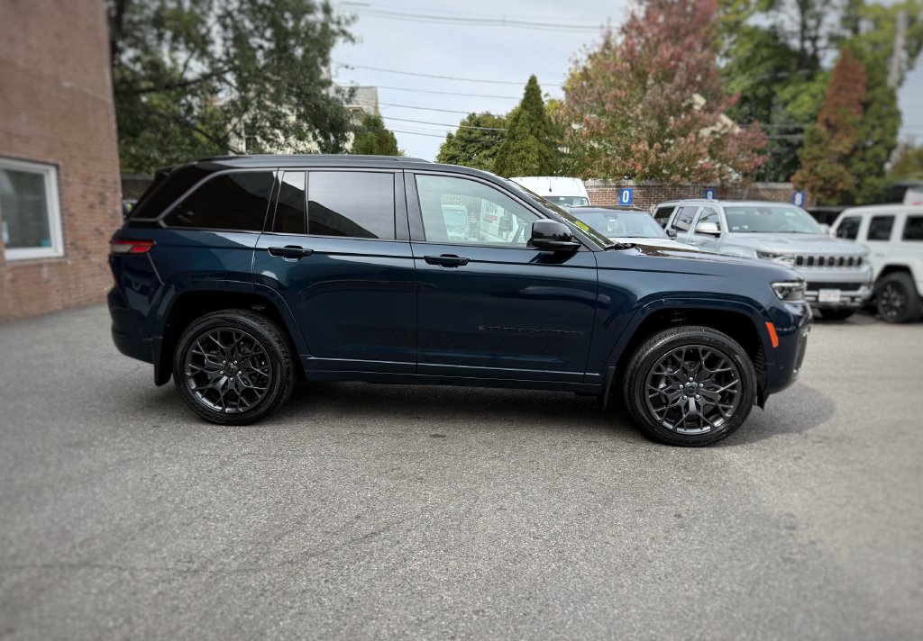 New 2027 Jeep Grand Cherokee Summit Sport Utility