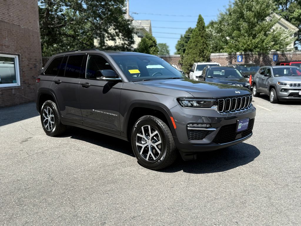 2025 Jeep Grand Cherokee Limited photo 3