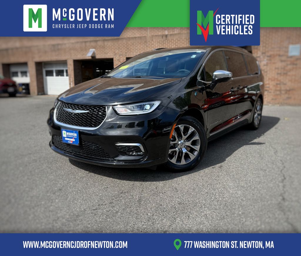 2023 Chrysler Pacifica Hybrid Pinnacle Hybrid's photo