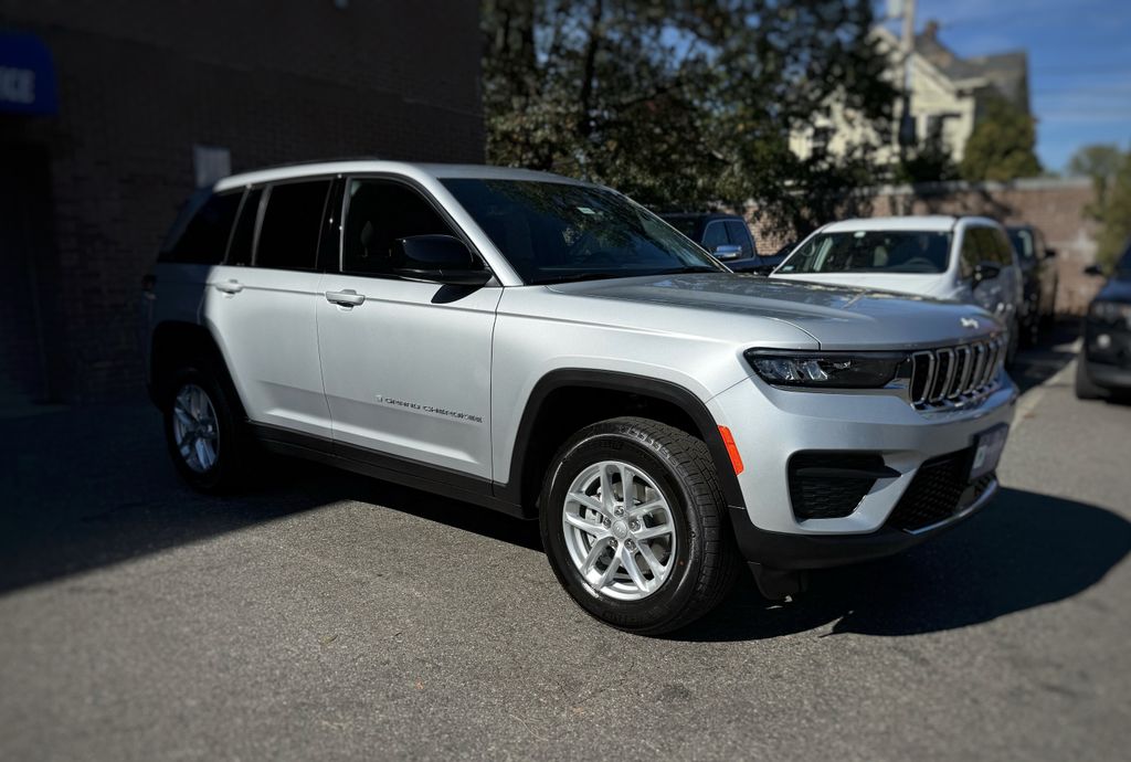 2025 Jeep Grand Cherokee Laredo X photo 3