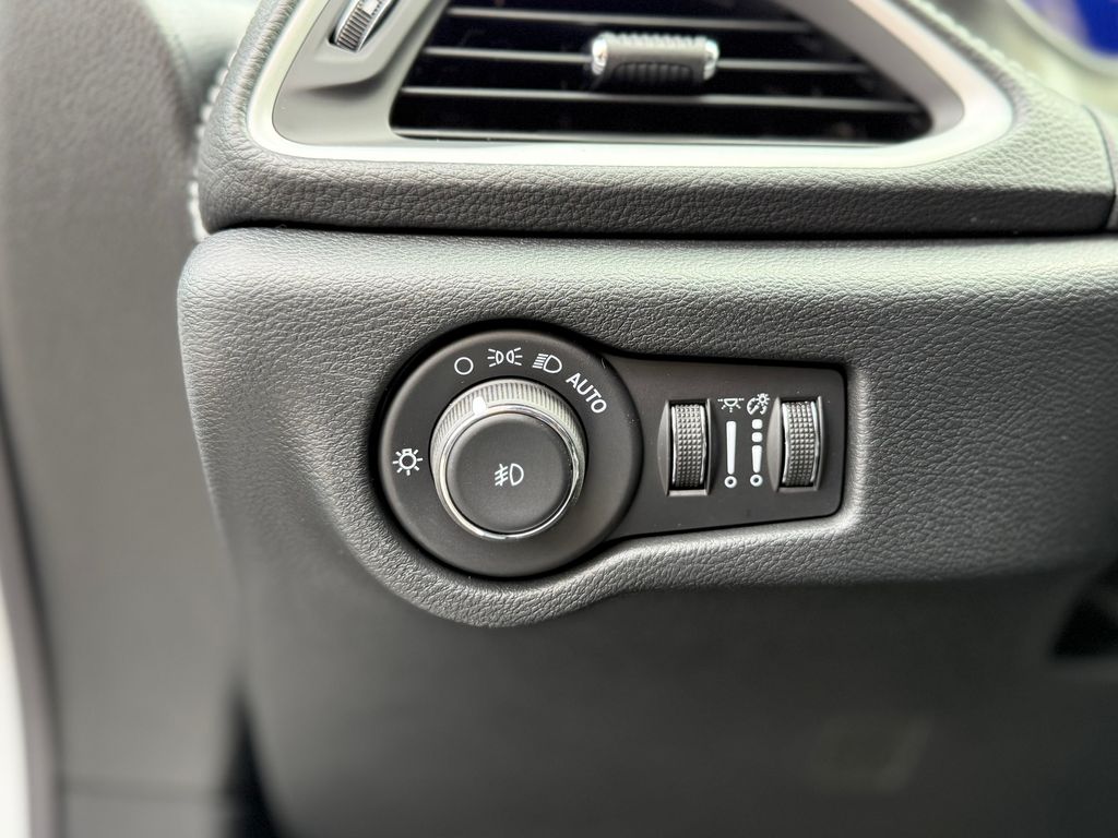 2026 Chrysler Pacifica Select - Photo 22