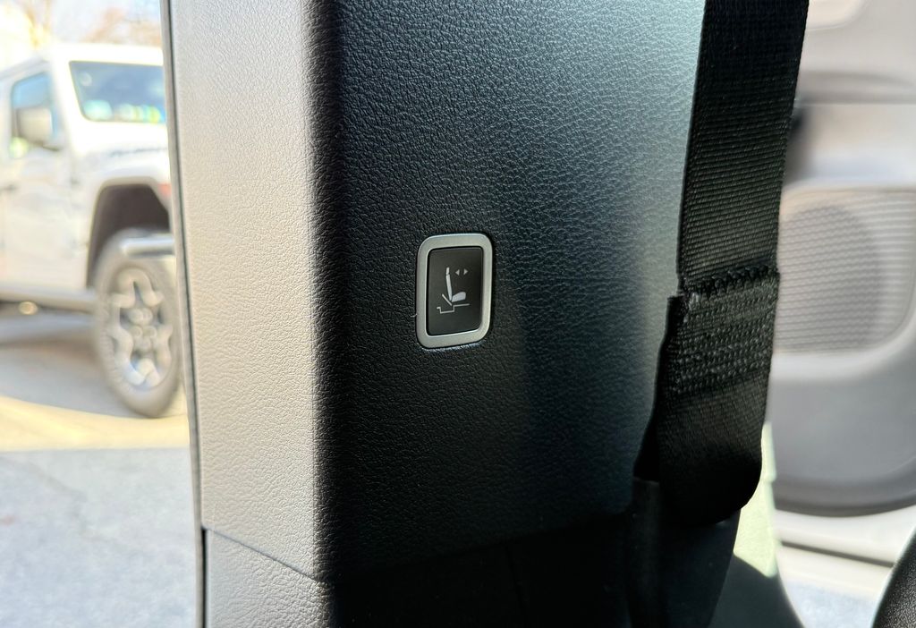 2026 Chrysler Pacifica Select - Photo 30