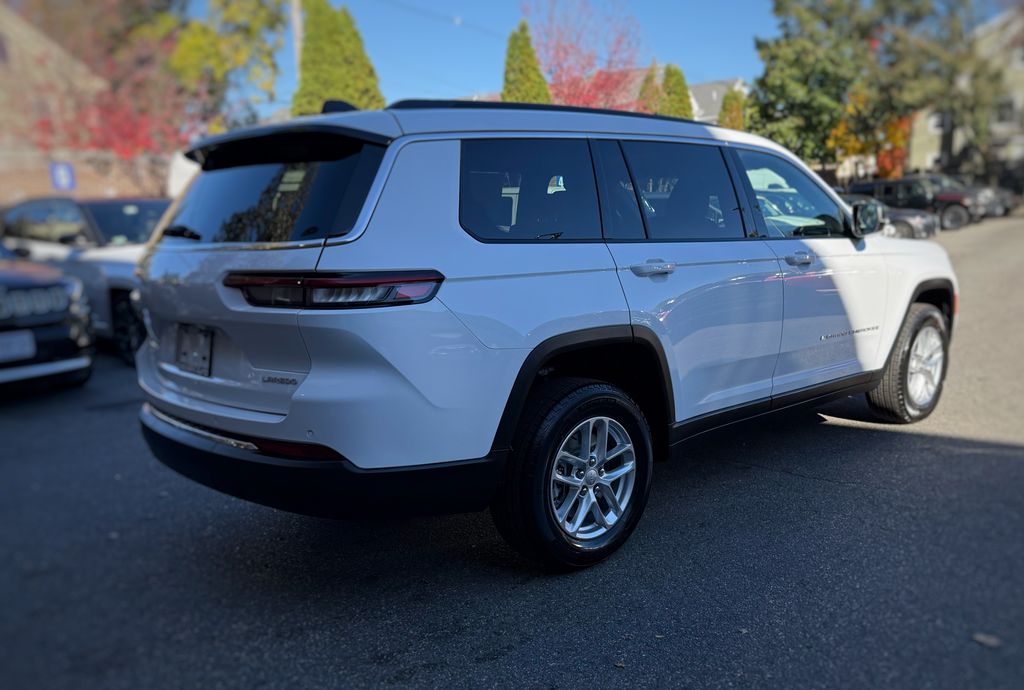 2025 Jeep Grand Cherokee Laredo photo 4
