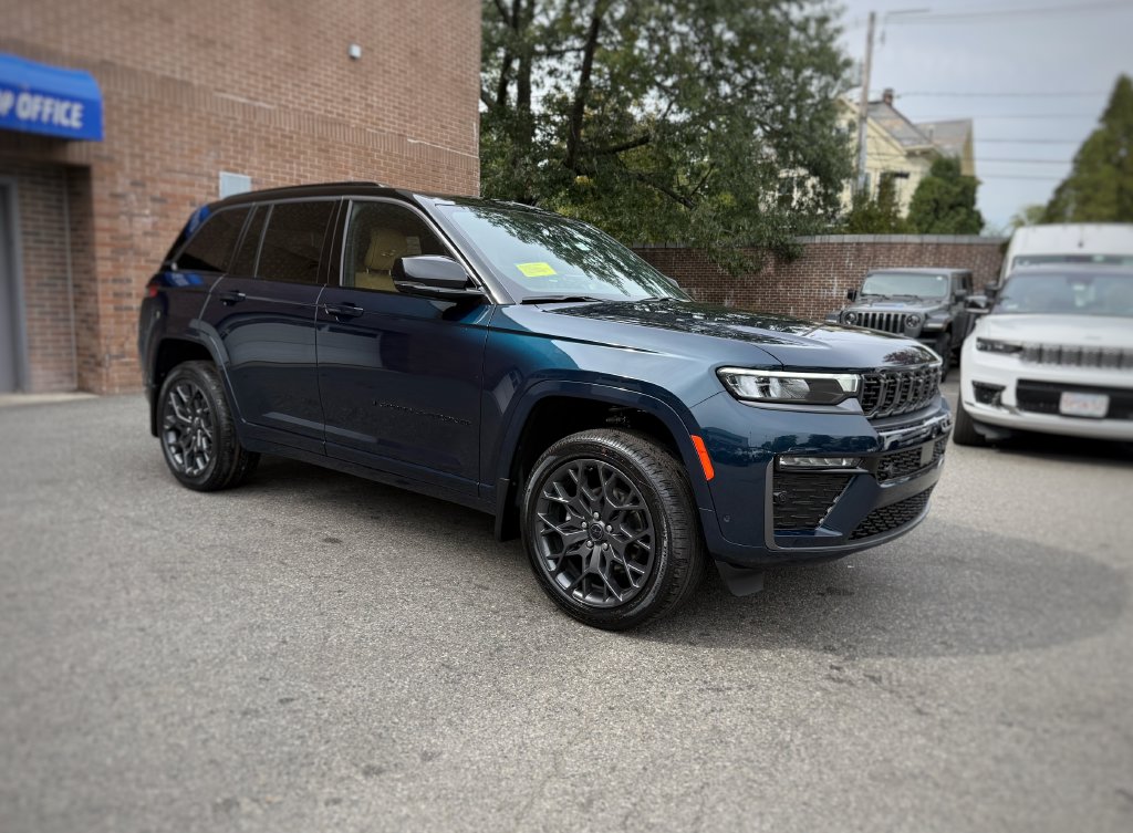 New 2027 Jeep Grand Cherokee Summit Sport Utility