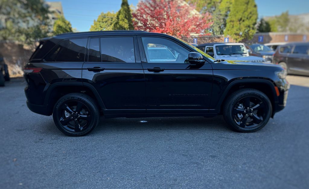 2024 Jeep Grand Cherokee Altitude photo 4