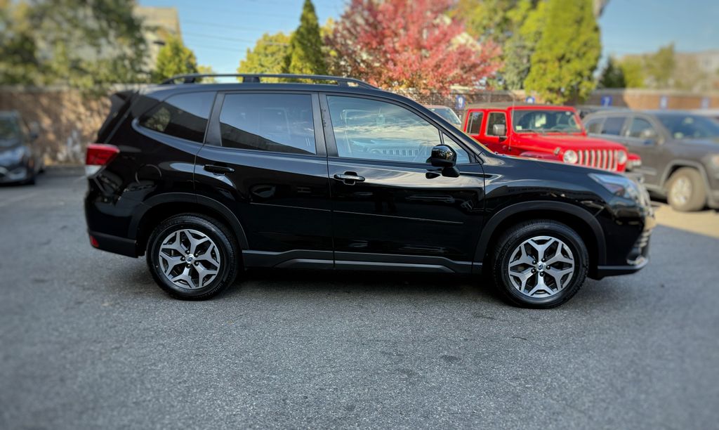 2023 Subaru Forester Premium photo 2