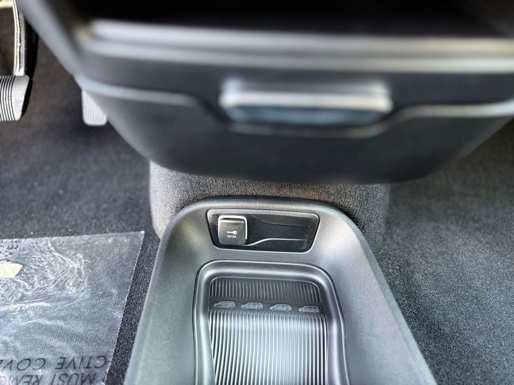 2026 Chrysler Pacifica Select - Photo 28