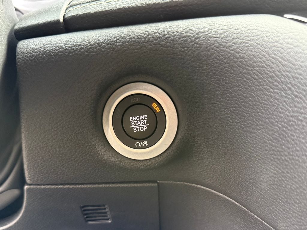 2026 Chrysler Pacifica Select - Photo 15
