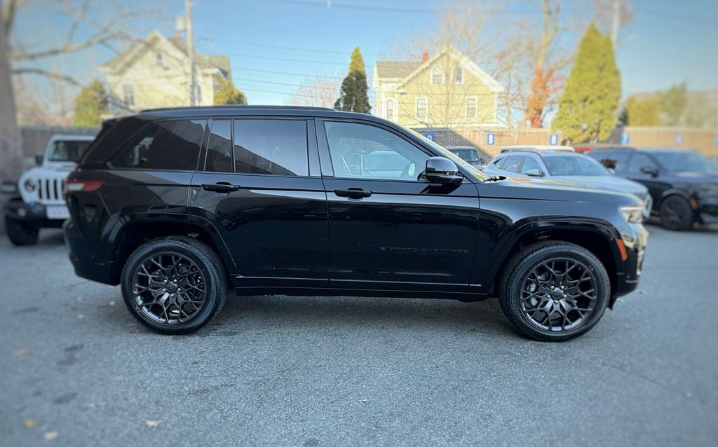 New 2025 Jeep Grand Cherokee Summit Sport Utility