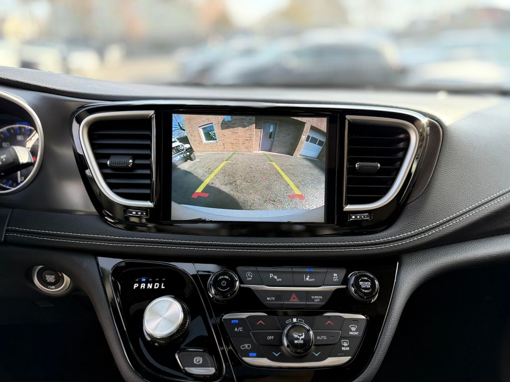 2026 Chrysler Pacifica Select - Photo 33