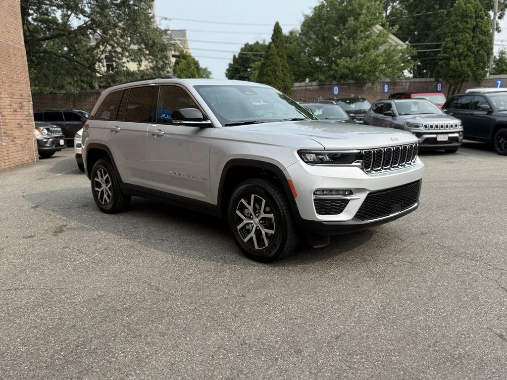 2025 Jeep Grand Cherokee Limited photo 2