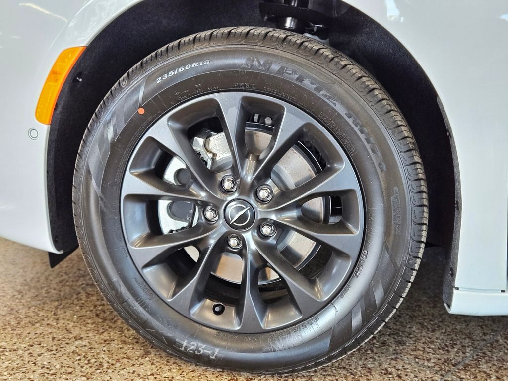 2025 Chrysler Pacifica Select - Photo 29