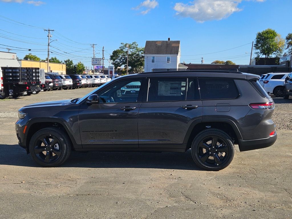 2025 Jeep Grand Cherokee Altitude X photo 2
