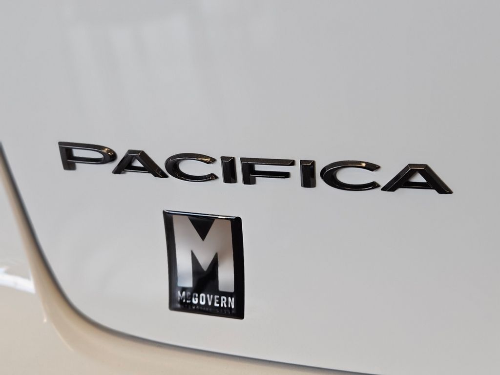 2025 Chrysler Pacifica Select - Photo 8