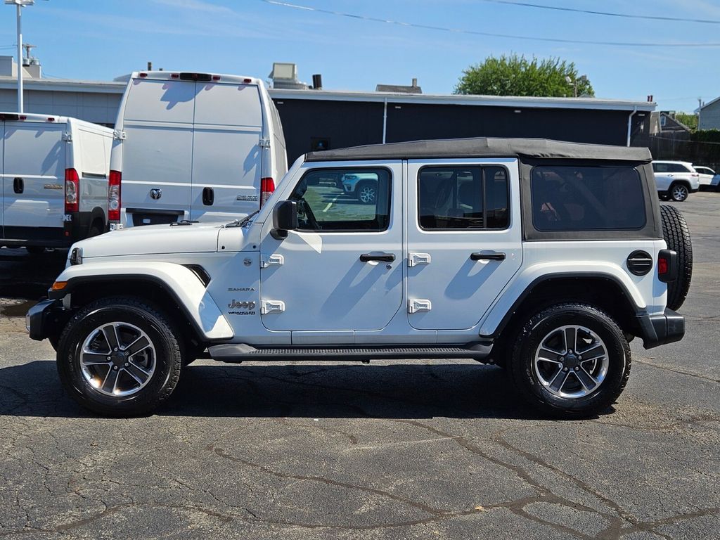 2021 Jeep Wrangler Unlimited Sahara photo 2