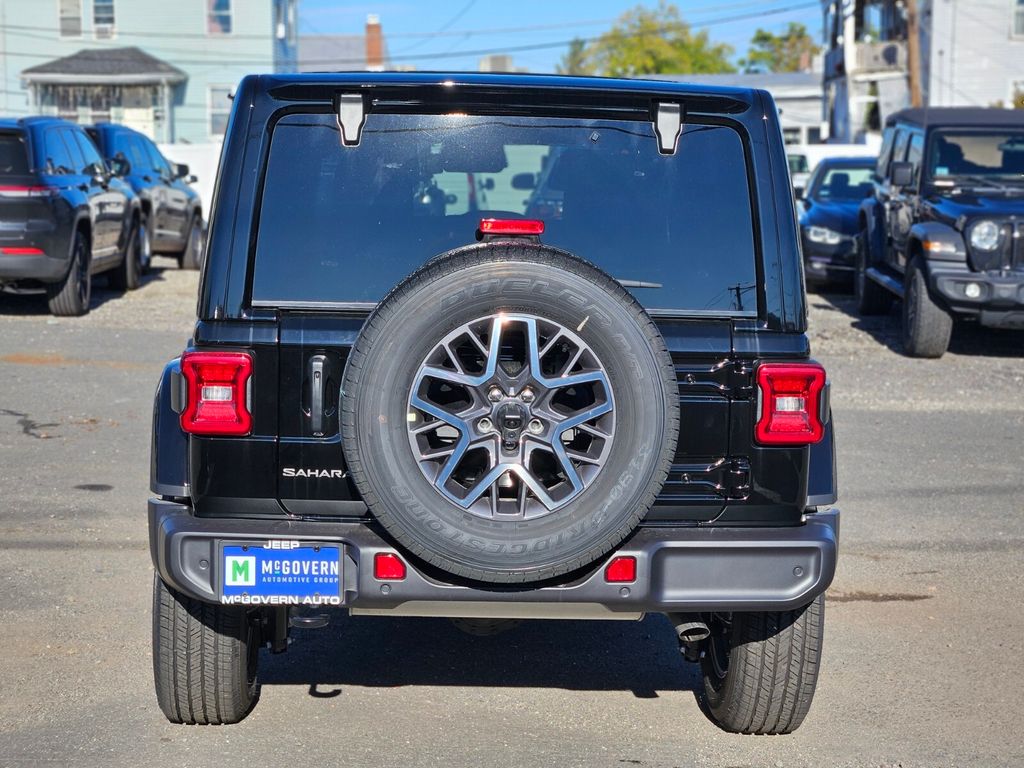2026 Jeep Wrangler Sahara photo 4