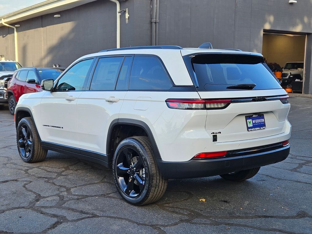 2025 Jeep Grand Cherokee Altitude X photo 3