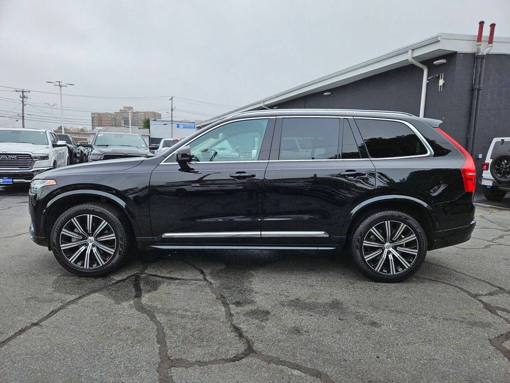 2023 Volvo XC90 AWD Plus photo 2