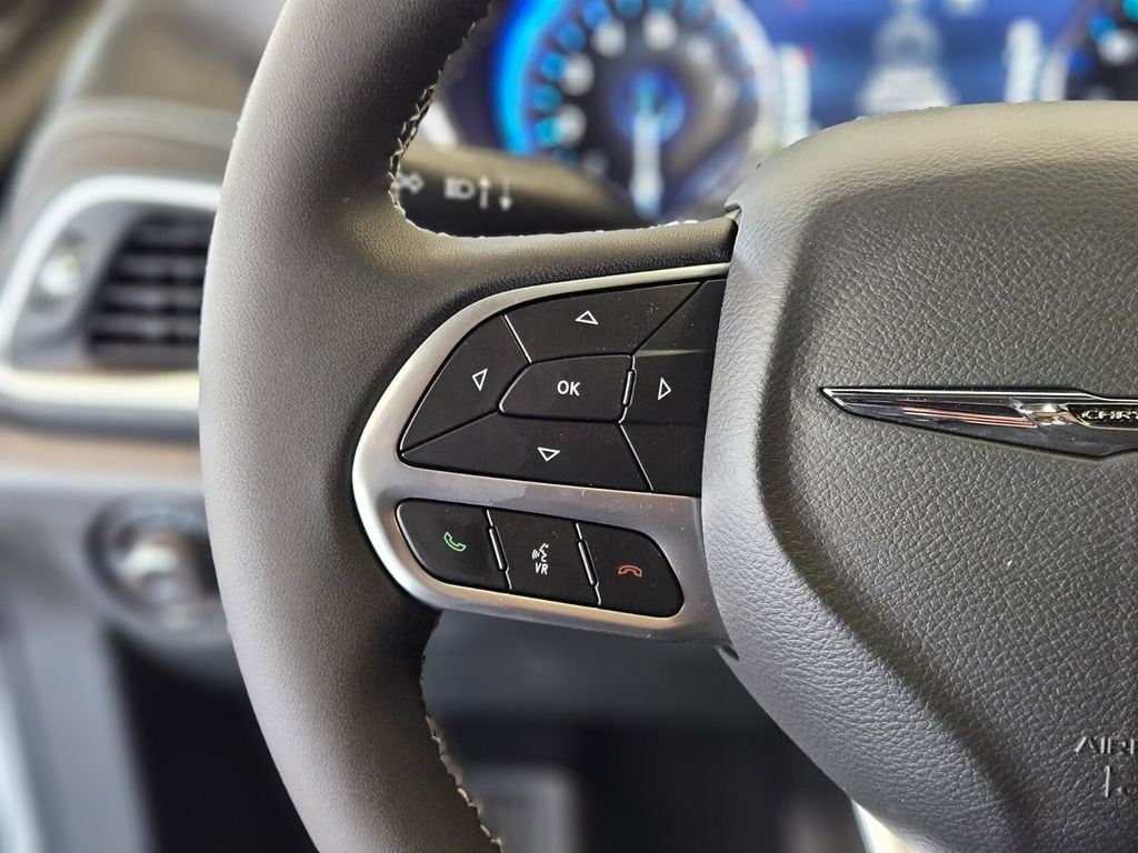 2025 Chrysler Pacifica Select - Photo 26