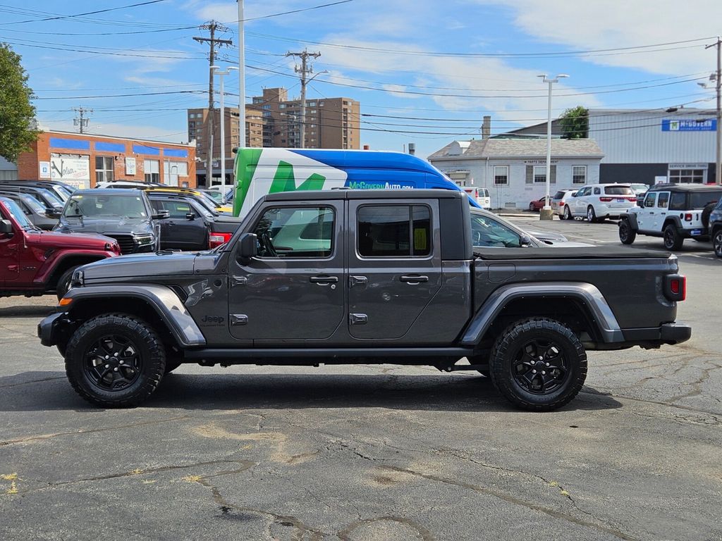 2021 Jeep Gladiator Willys photo 2