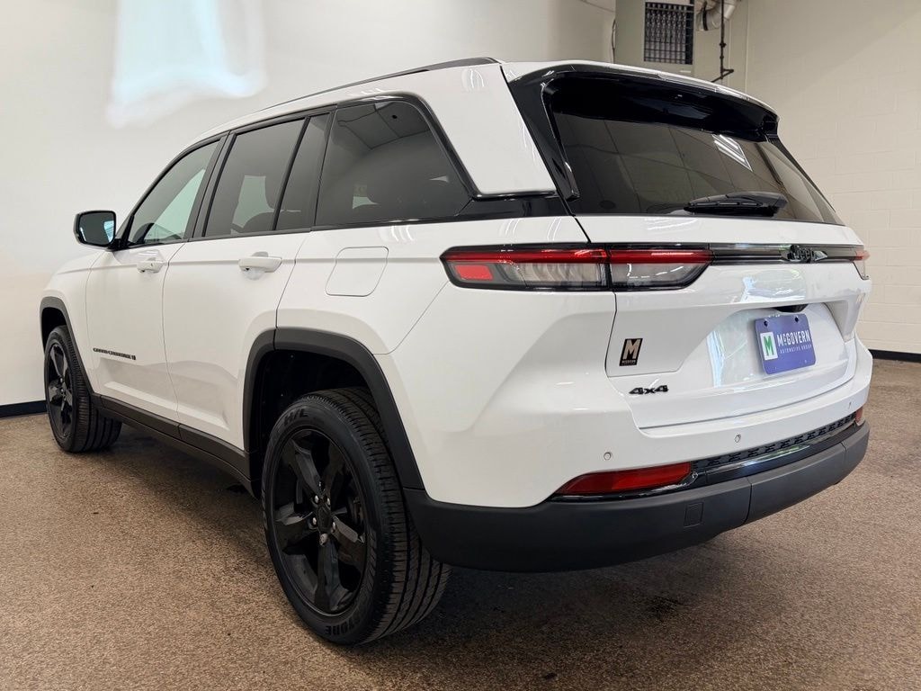 Used 2023 Jeep Grand Cherokee Laredo SUV