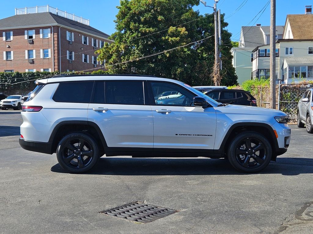2021 Jeep Grand Cherokee Altitude photo 2