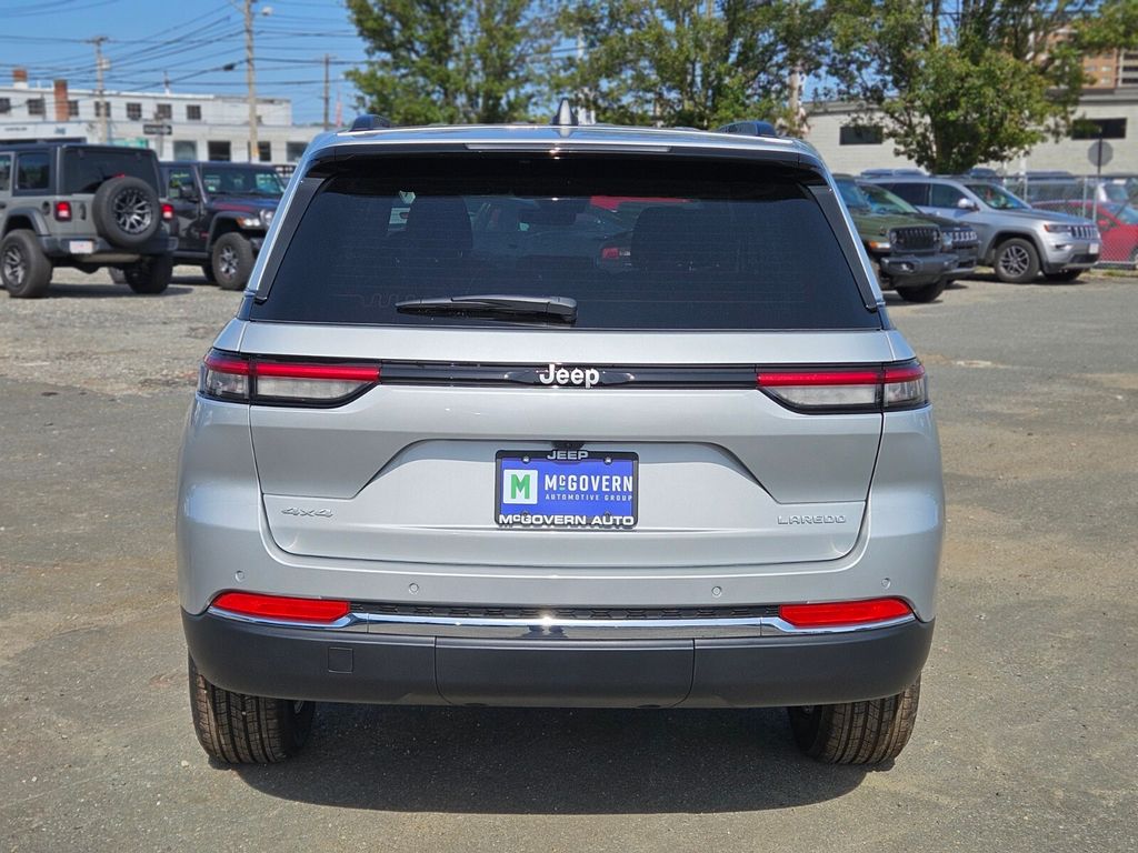 2025 Jeep Grand Cherokee Laredo X photo 4