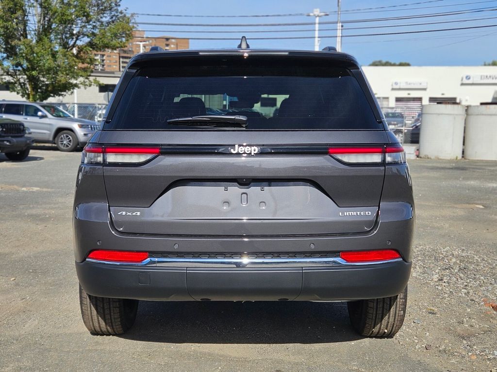 2025 Jeep Grand Cherokee Limited photo 4
