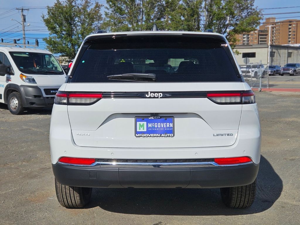 2025 Jeep Grand Cherokee Limited photo 3