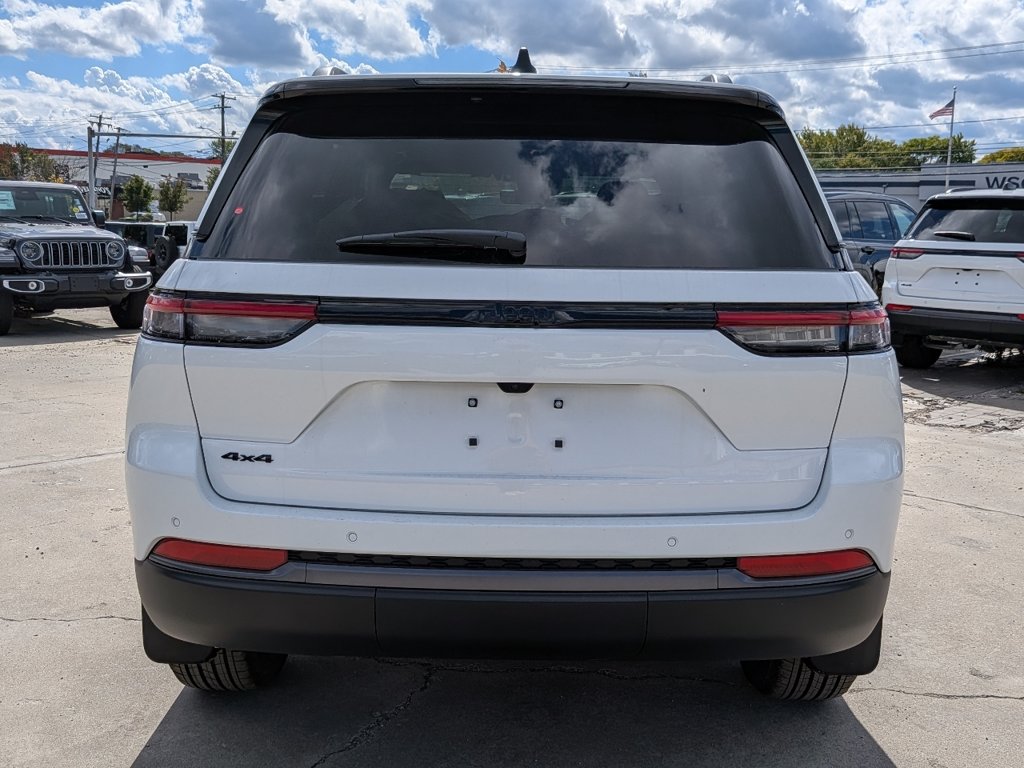 New 2027 Jeep Grand Cherokee Laredo Altitude Sport Utility