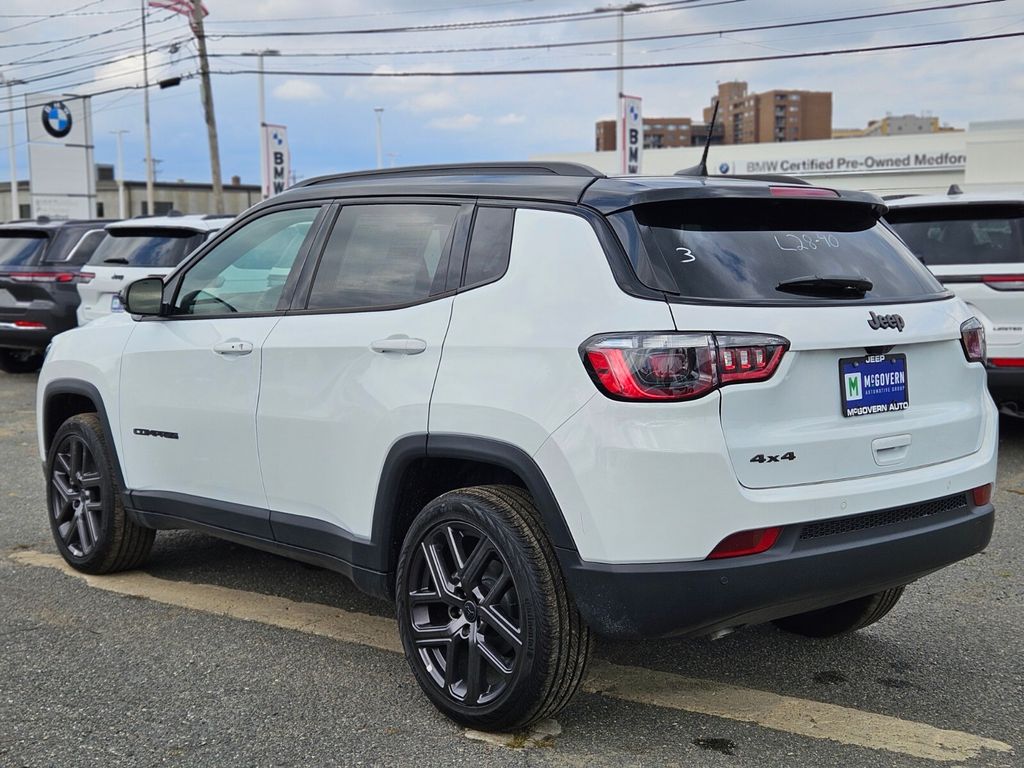 2025 Jeep Compass Limited photo 2