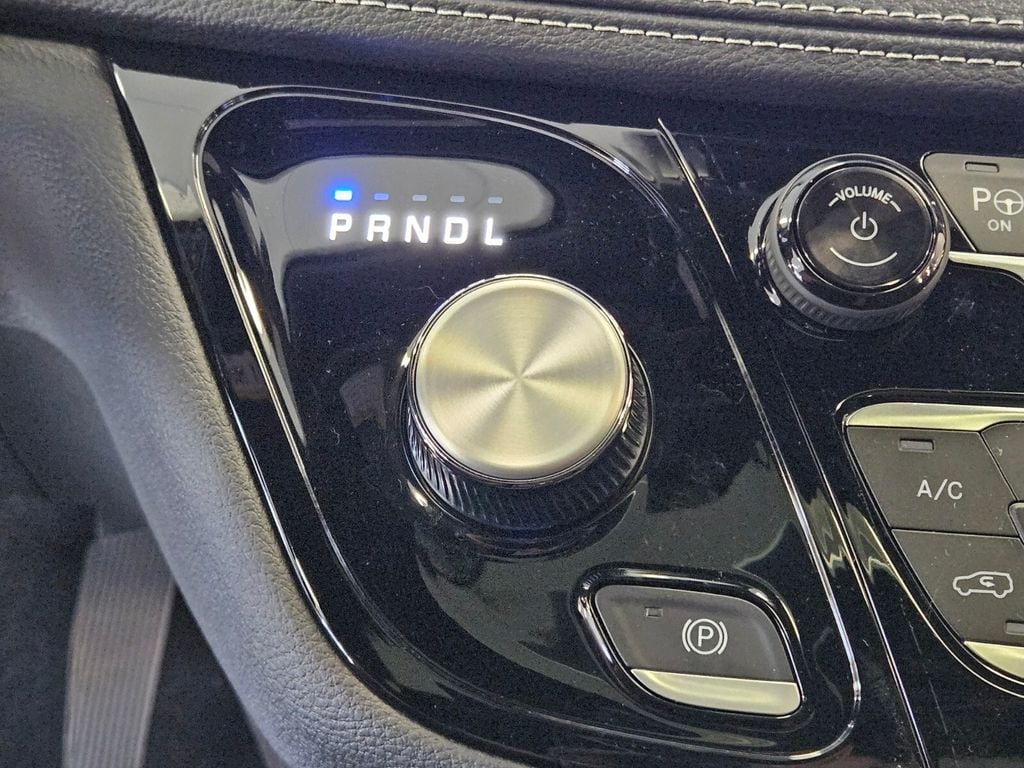 2025 Chrysler Pacifica Select - Photo 24