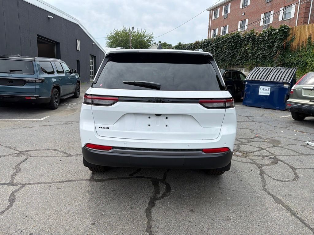 New 2026 Jeep Grand Cherokee Altitude Sport Utility