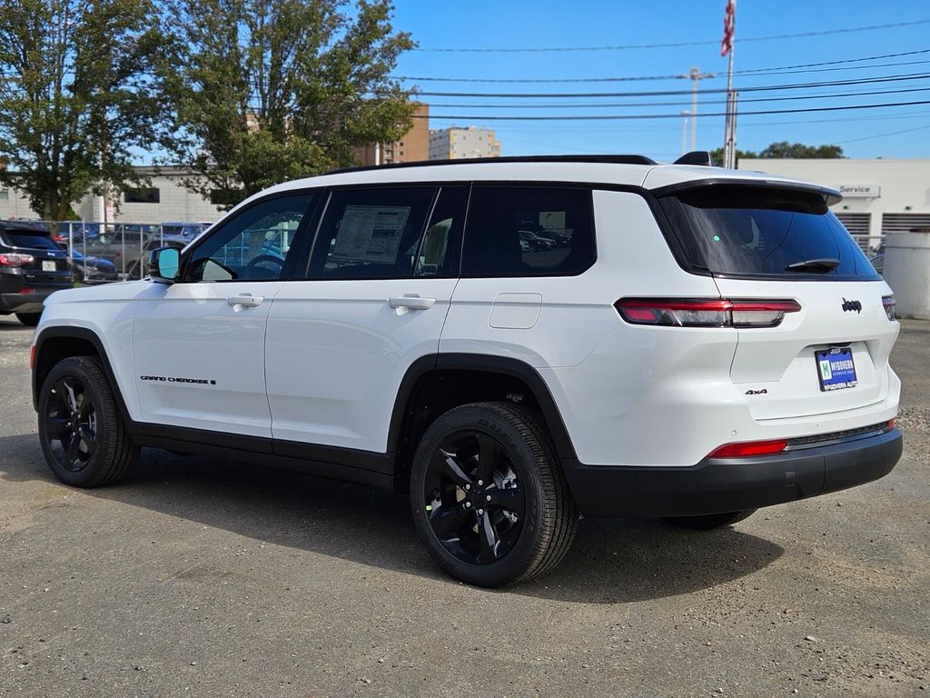 2025 Jeep Grand Cherokee Altitude X photo 2
