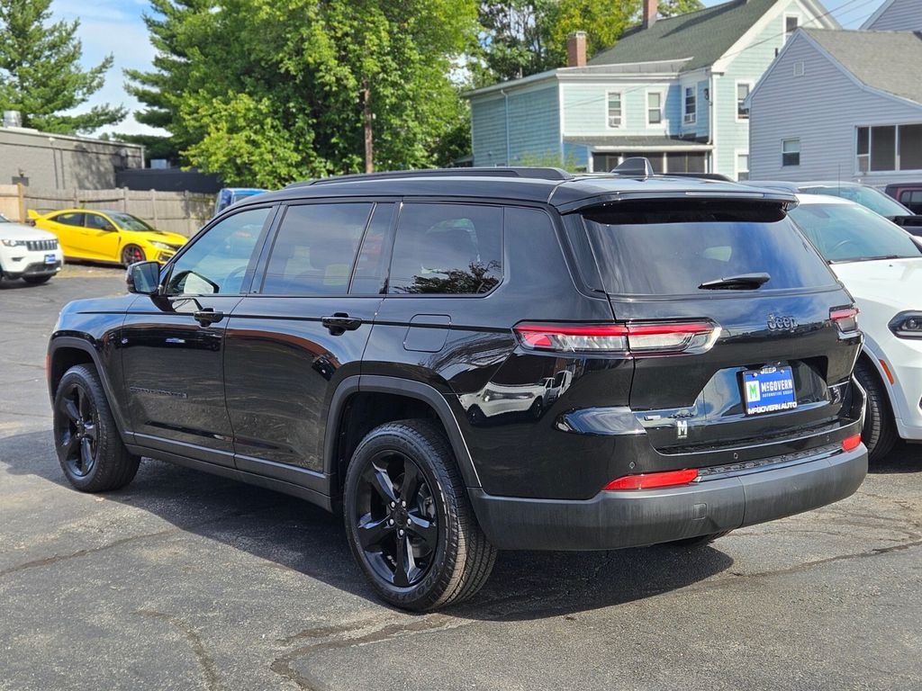 2021 Jeep Grand Cherokee Altitude photo 3