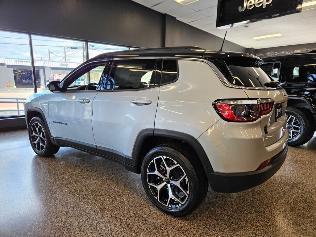 2025 Jeep Compass Limited photo 3