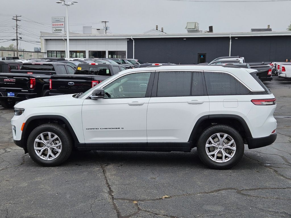 2022 Jeep Grand Cherokee Limited photo 2
