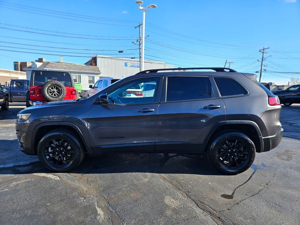 Used 2023 Jeep Cherokee Altitude Lux SUV